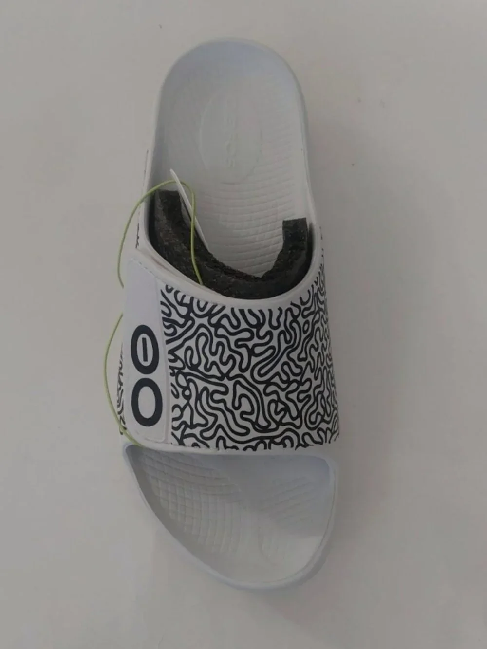 White Labyrinth OOFOS Ooahh Sport Flex Slide Mens Size 11 Womens 13 Sandals Shoe - Picture 2 of 9